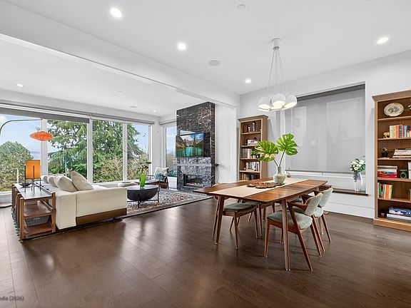 4th image of 4350 Locarno Cres