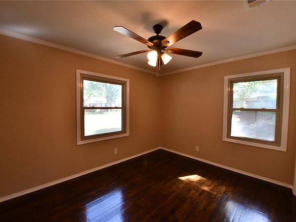 4th image of 1604 Hill Ln