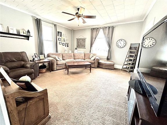 4th image of 610 College St