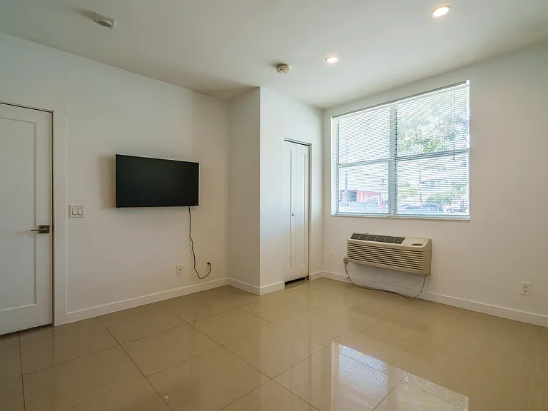 924 Marseille Dr #6 — Photo 8
