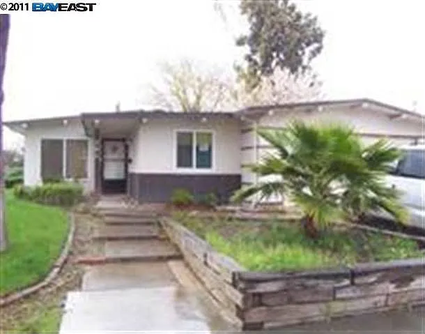 295 Donner Ave photo 1