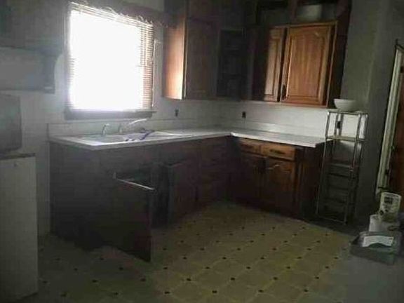 5th image of 703 W Curtis St