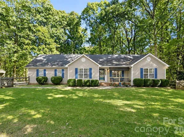 8610 Lochinvar Dr, Charlotte, NC 28227
