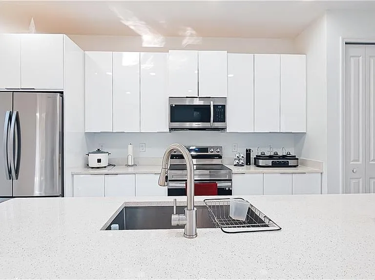 1503 W 17th St — Photo 12