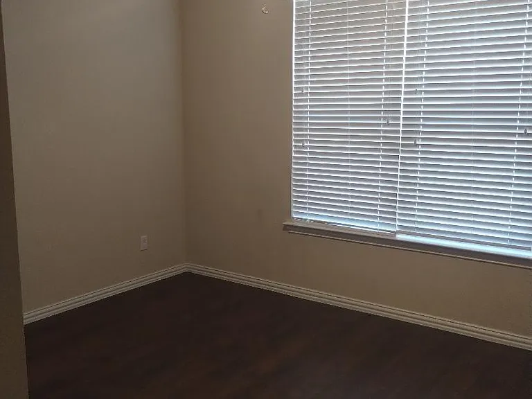 1943 Longmeadow Hill Dr — Photo 10