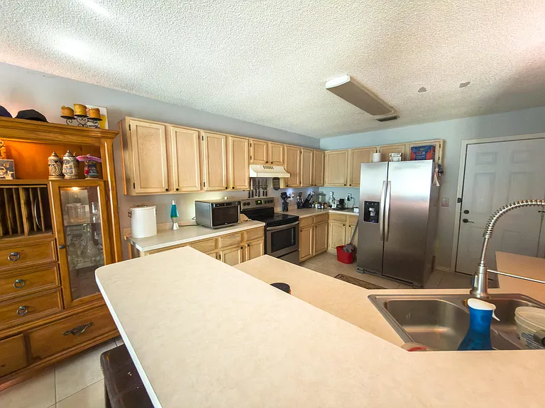 2381 Hilton Dr — Photo 4