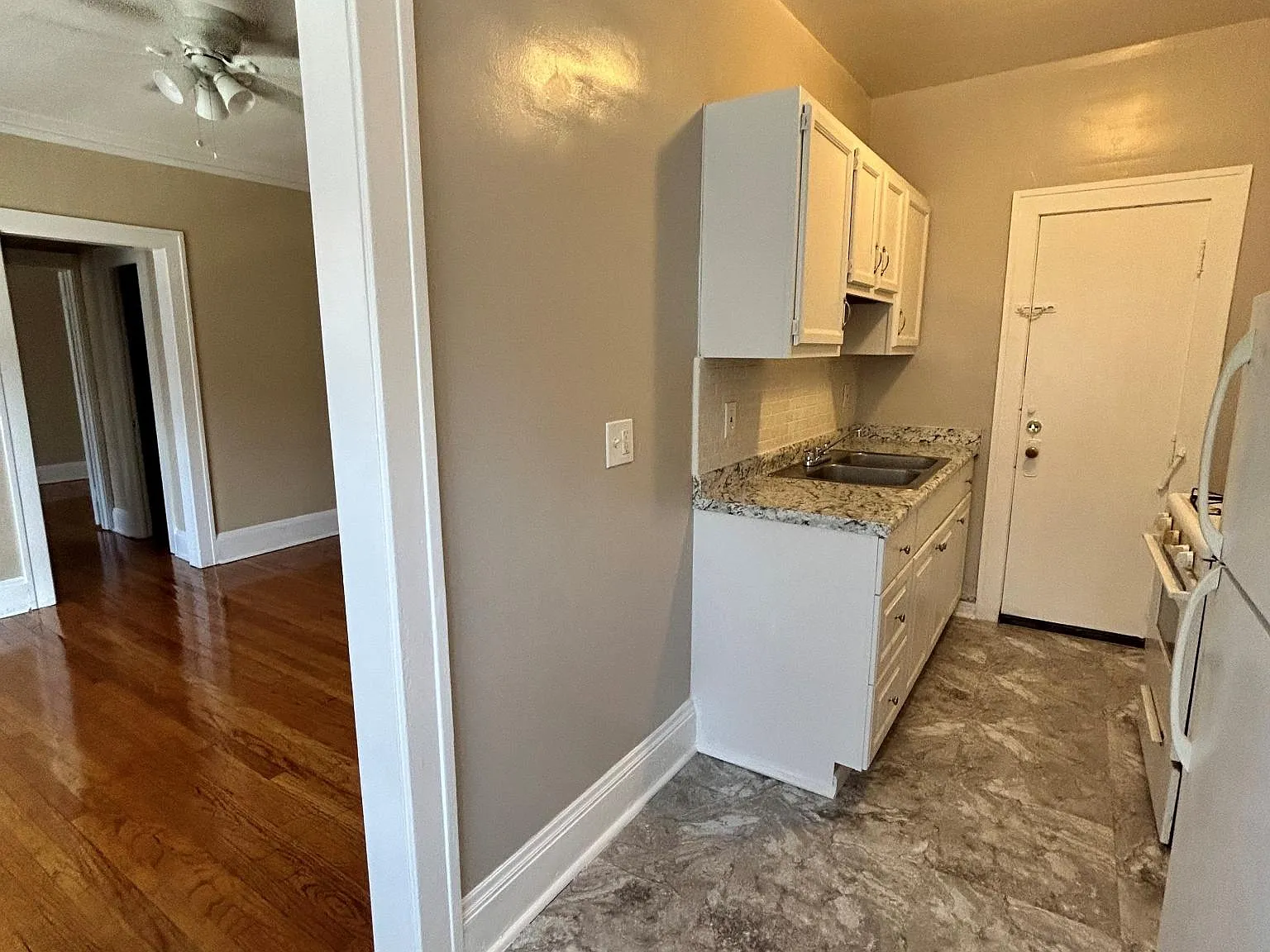 Highland Manor Apartments — Photo 2
