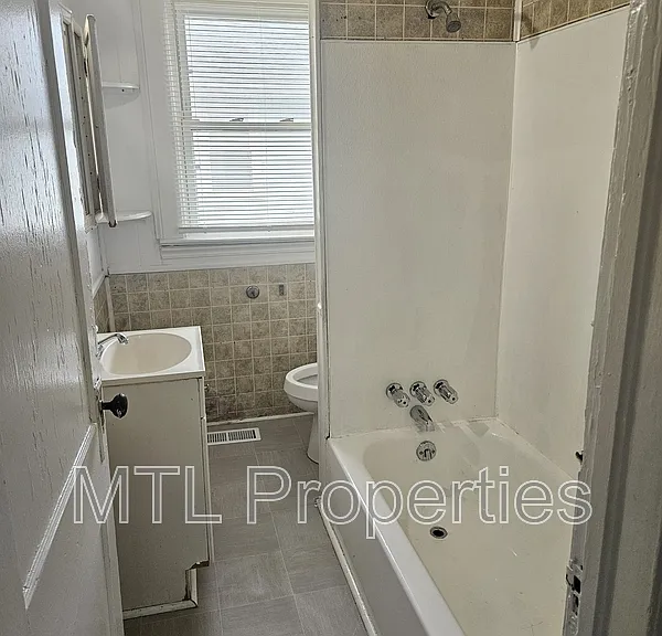 211 N King St — Photo 7