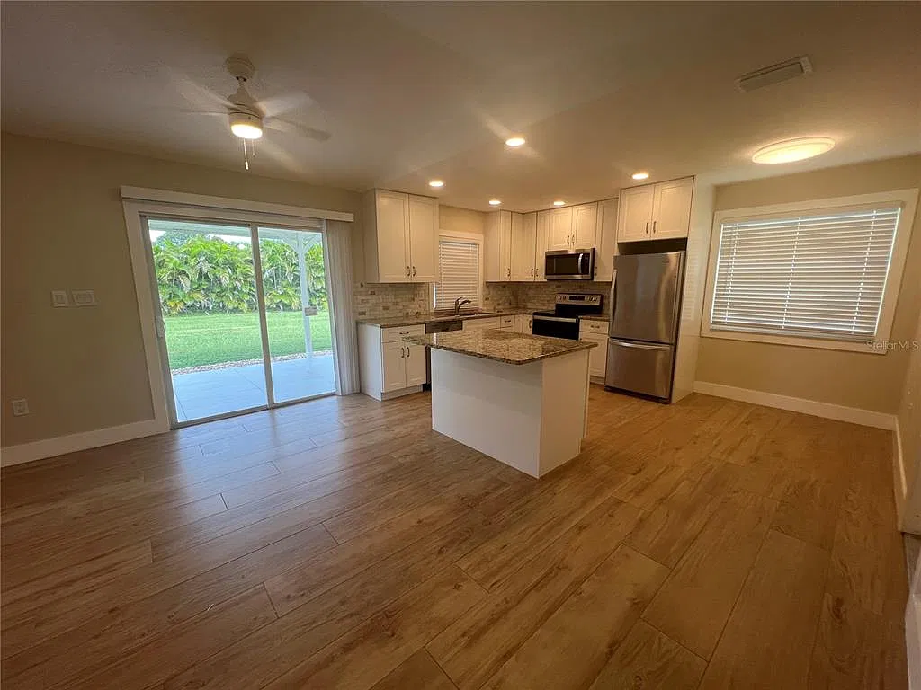 2 bed, 2.0 bath, 1071 sqft, $1,700 — Photo 3