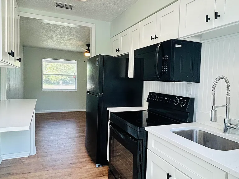 10 Byron Ellinor Dr #A — Photo 7