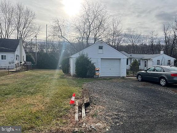 3rd image of 1002 Orchid Ave