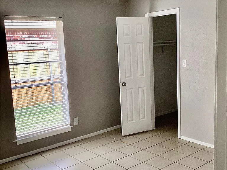 1804 Chapel Hill Rd — Photo 3