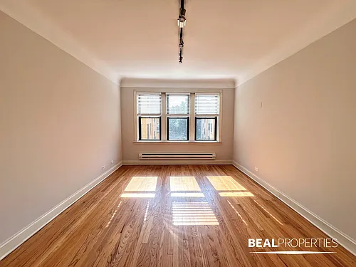 2321 N Rockwell St #D2 Photo 1