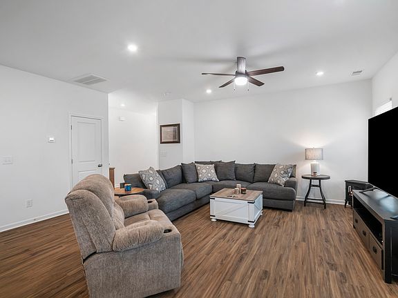 3rd image of 511 Tines Dr