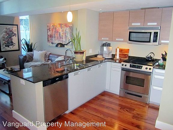 4th image of 300 Berry St Unit 101