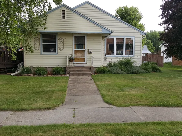 349 E 12th St, Saint Charles, MN 55972