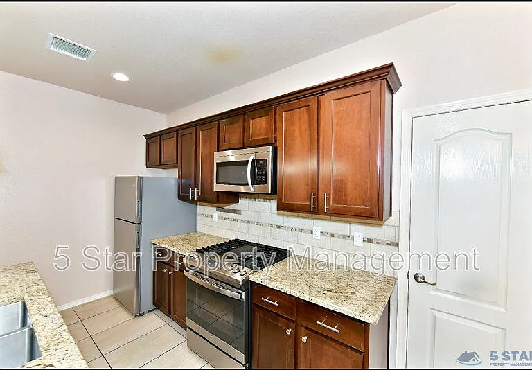 1908 William Caples St — Photo 13
