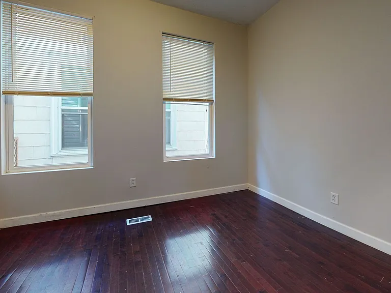 520 12th Ave SE — Photo 5