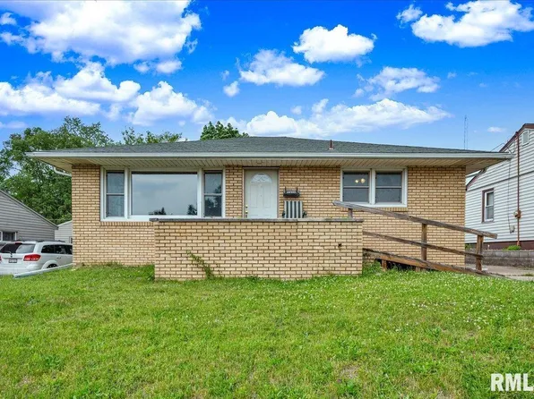 1411 Chestnut St, Pekin, IL 61554