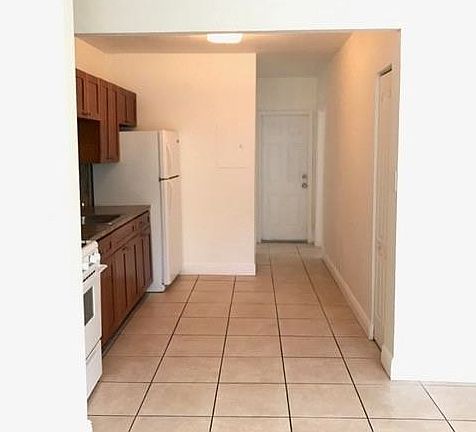5th image of 935 Marseille Dr #22