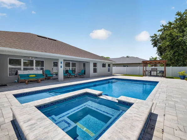 6748 NW Mamie Court, Port St Lucie, FL 34983