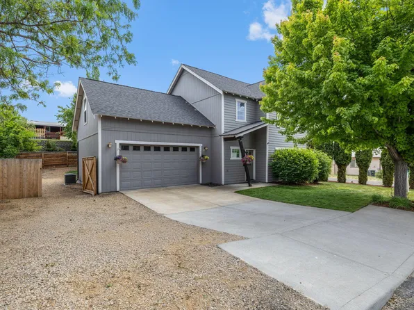 161 NE 9th St, Madras, OR 97741