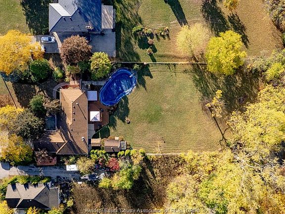 3rd image of 3055 Lauzon Rd