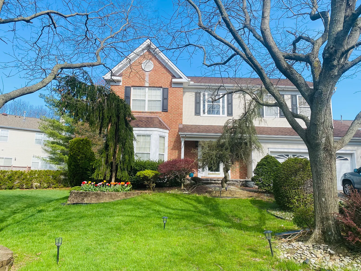 4 bed, 2.5 bath, 2461 sqft, $5,000 — Photo 1
