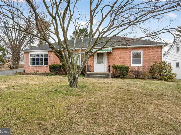 18441 Woodside Dr, Hagerstown, MD 21740