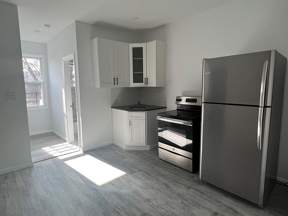 1st image of 140 High St #2