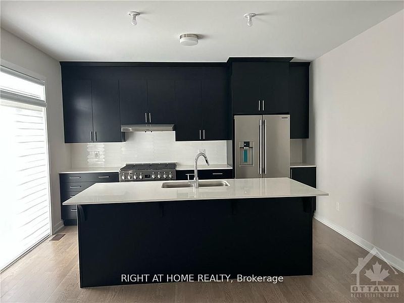 Ottawa House for rent - 4 Bedrooms — photo 2