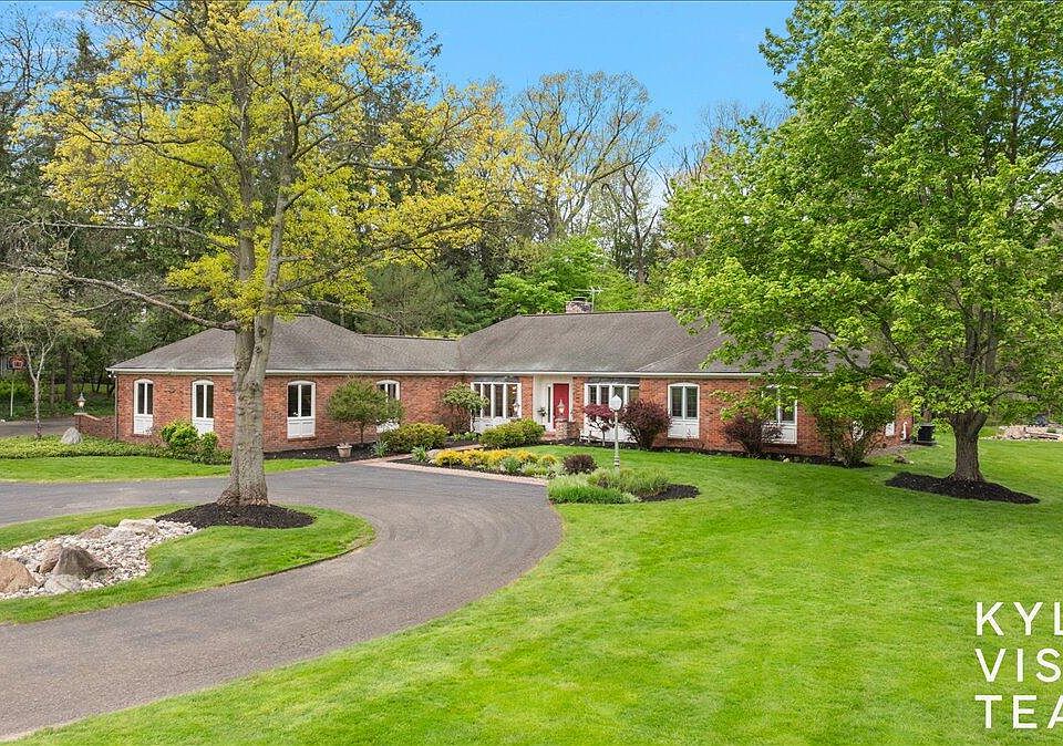 1st image of 1585 River Oaks Dr SE