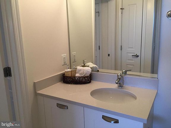 5th image of 2451 Midtown Ave #1121