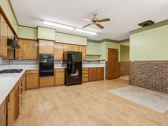 3rd image of 1000 E Sycamore Street