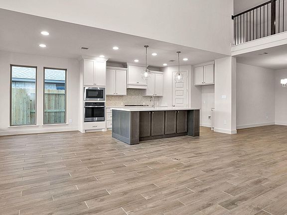 2nd image of 10634 Starfire Yellow Dr