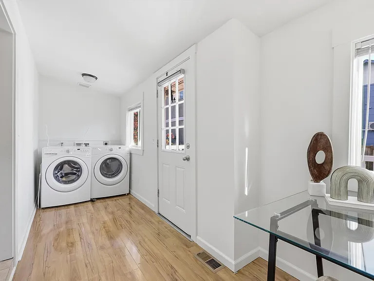 3557 S Hudson St — Photo 22