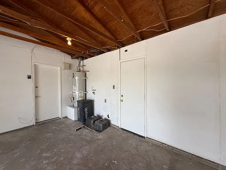 15991 N Culver Rd — Photo 32