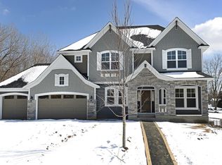 2950 Milton Ct, Roseville, MN 55113