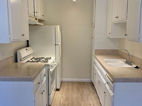 3rd image of 2025 Diamond St APT 03
