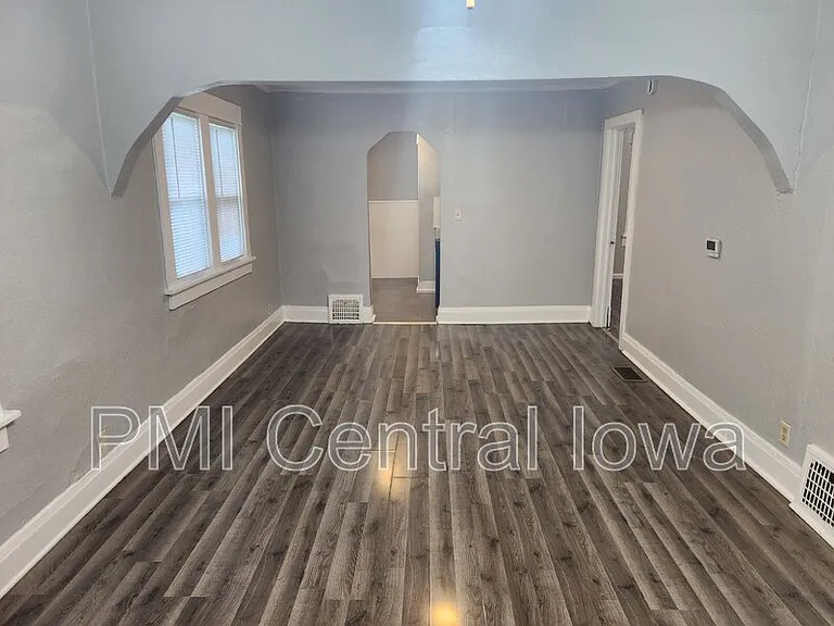 1806 Jefferson Ave — Photo 2