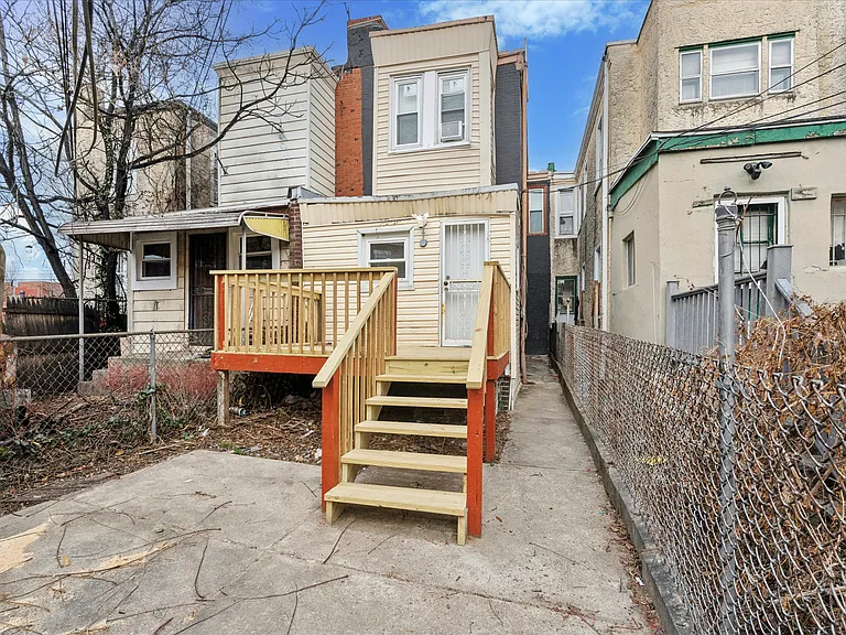2054 W Glenwood Ave — Photo 26