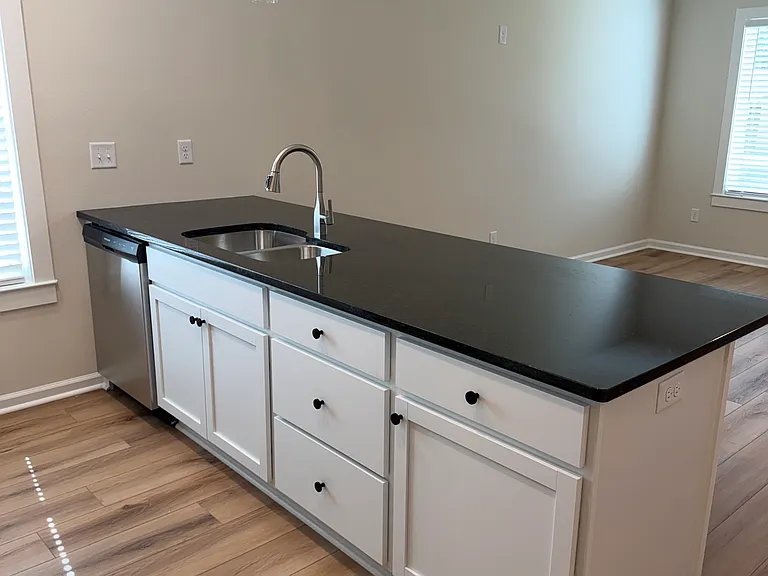 307 NE 2nd St #2 — Photo 6
