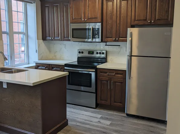 17 Quebec St #304, Oshawa, ON L1H 2K3