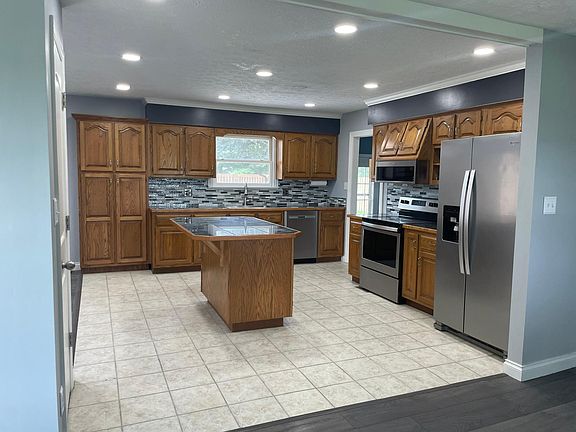 4th image of 629 N Park Dr