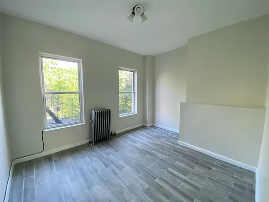 Rented by Triplemint | media 13