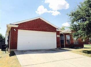 725 Quail Dr, Saginaw, TX 76131