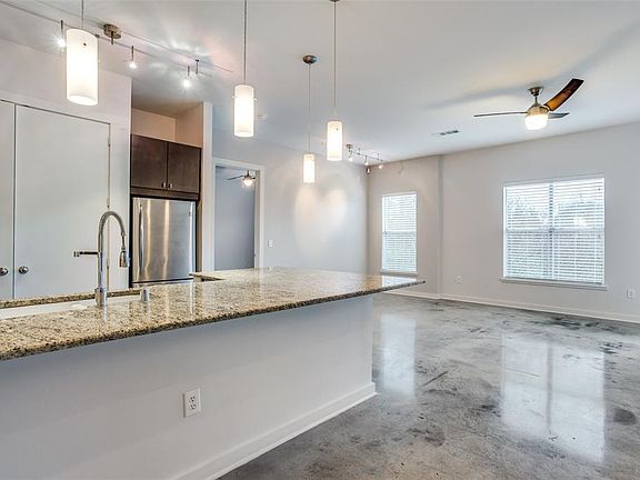 3rd image of 2950 McKinney Ave APT 225