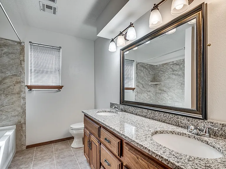 1111 Robin Hood Ln — Photo 17