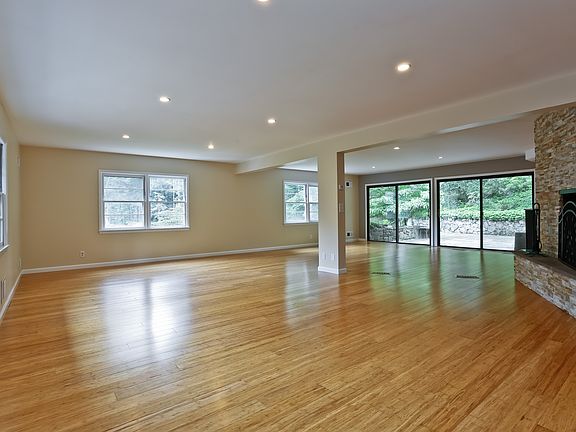 5th image of 1266 Hardscrabble Rd