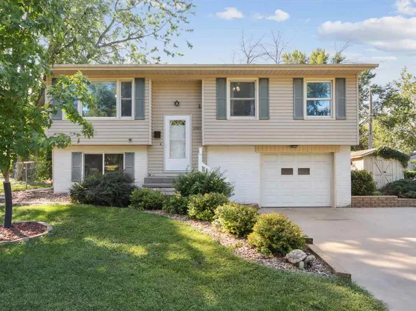 3005 Parkview Ave, Iowa City, IA 52240